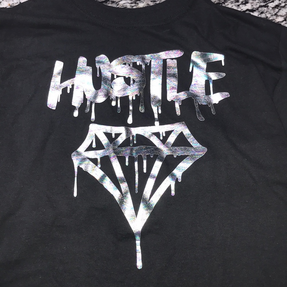 3/10 !! Cropped Zumiez Medium Tee